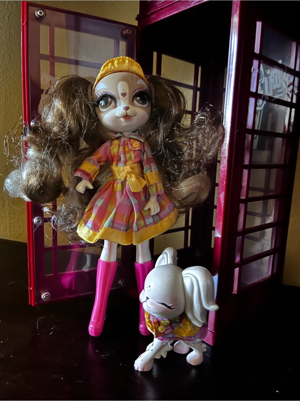 Pinkie Cooper and the Jet Set Pets doll & dog - London